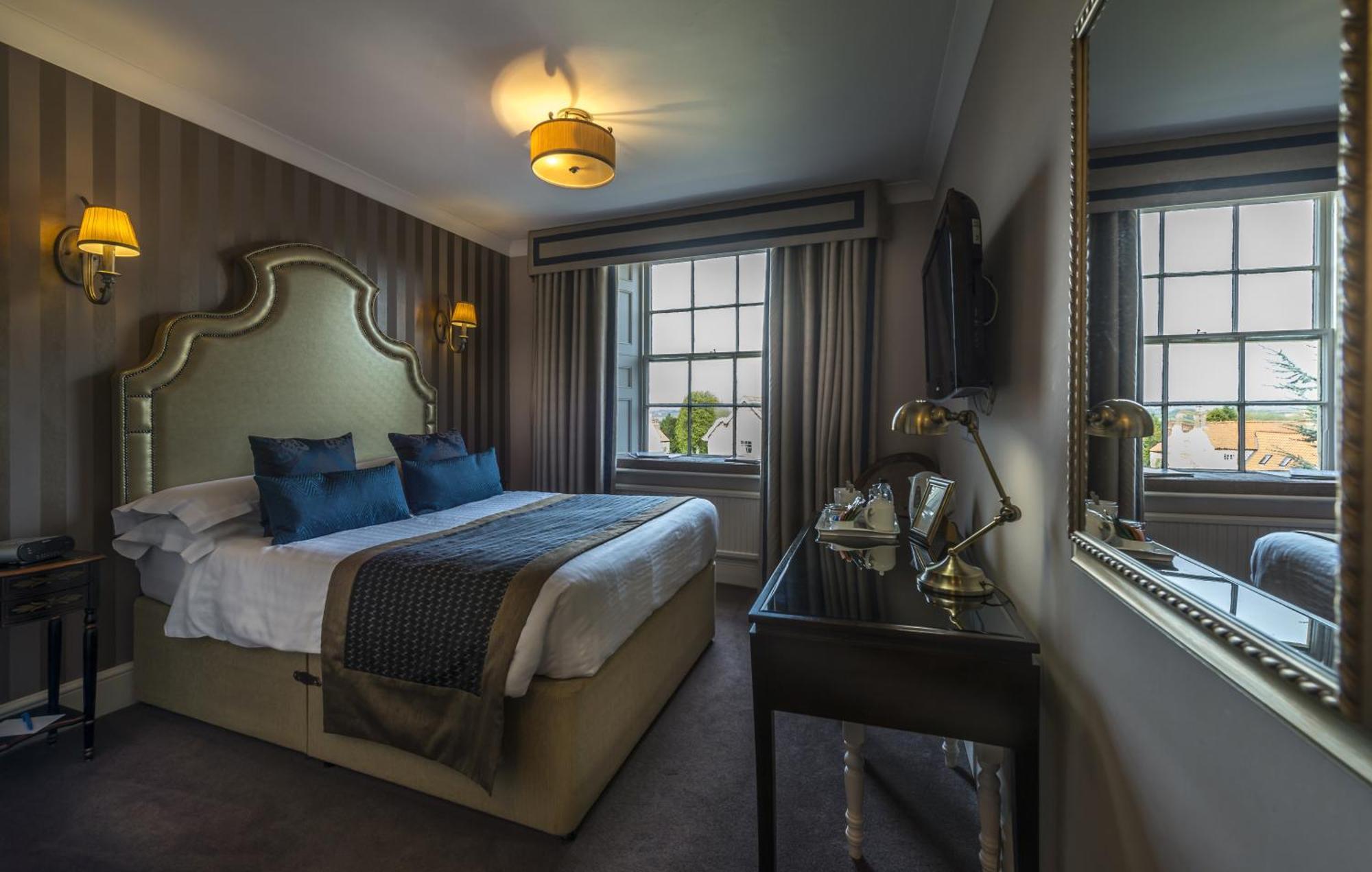 Large Single Room,744094690:JPEG