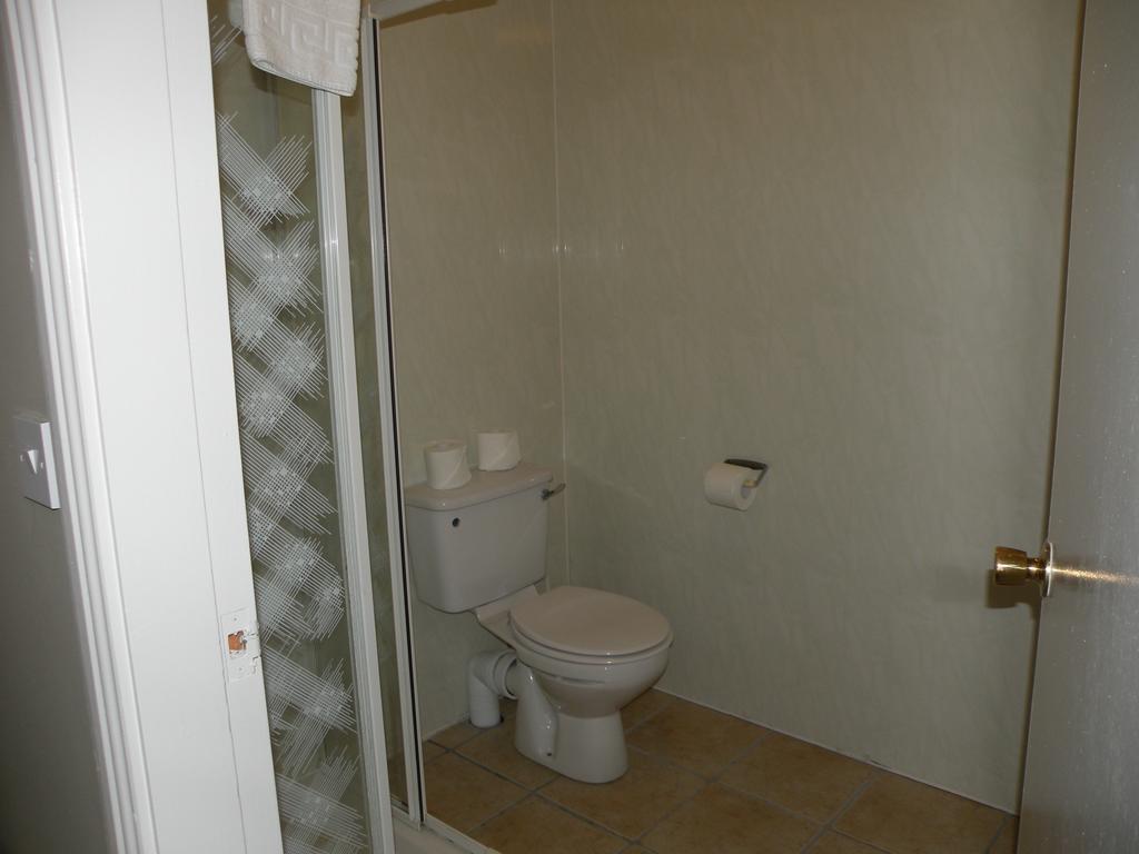 Family Room (2 Adults & 1 Child)