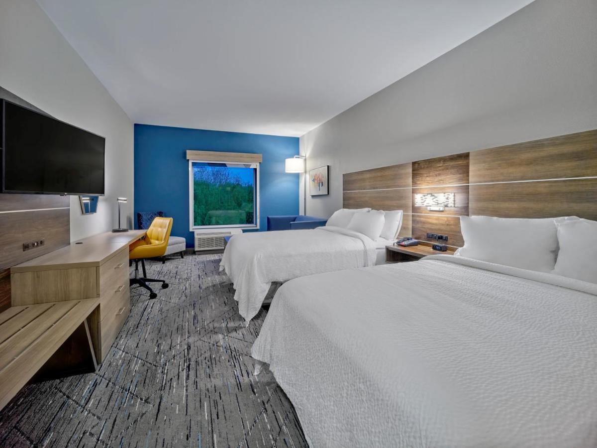 Standard Queen Room with Two Queen Beds