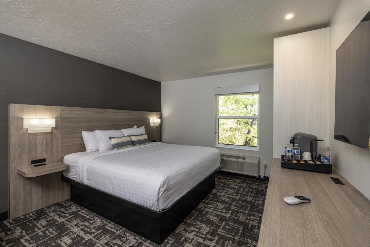 Signature King with Sofa Bed - 2nd Floor