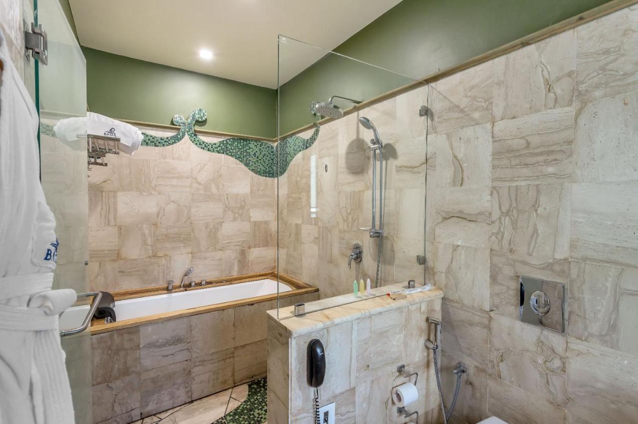 Courtyard Room,1397401688:JPEG