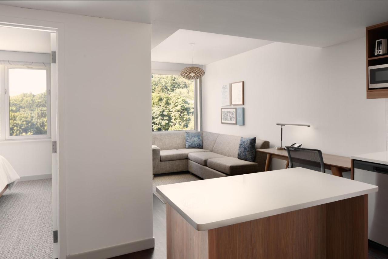 1 Bedroom Suite, 1 King, Sofa bed, Mountain view, Balcony