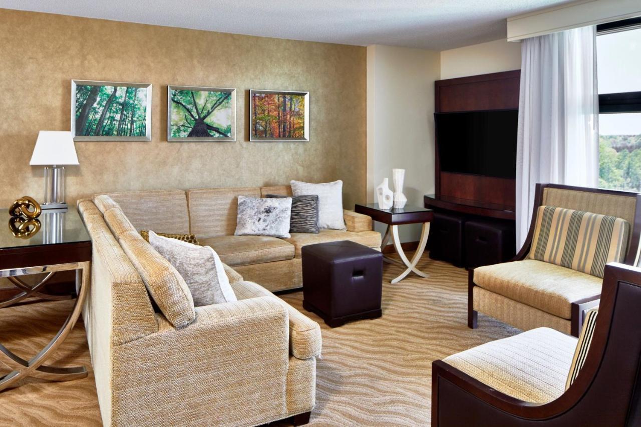 Concierge level, 1 Bedroom Junior Suite, 1 King,1552960003:JPEG