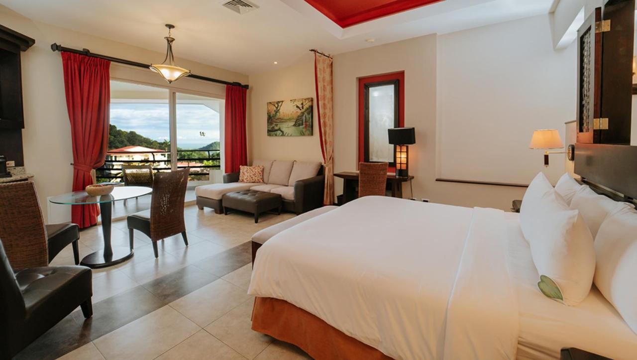 Vista Suite - Adults Only
