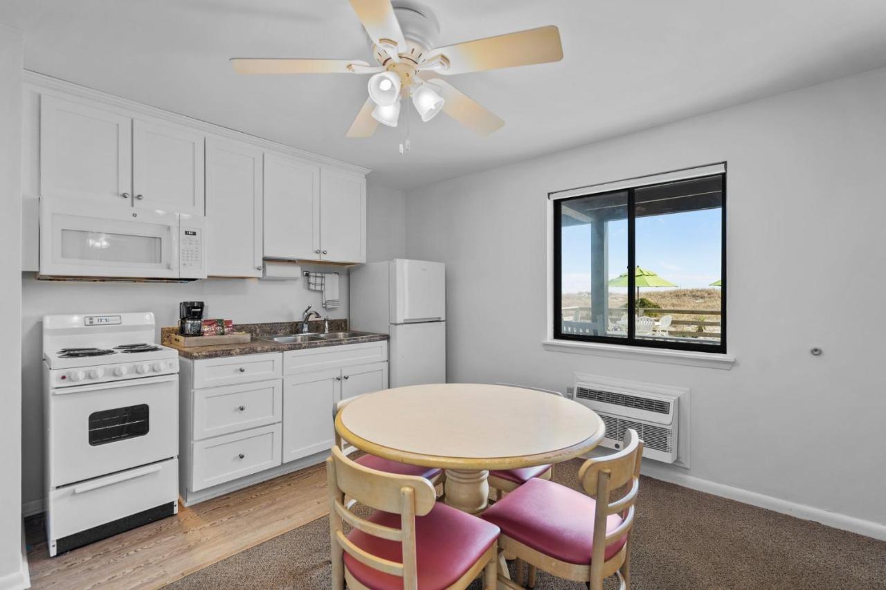 Queen Room with Two Queen Beds,1402277651:JPEG