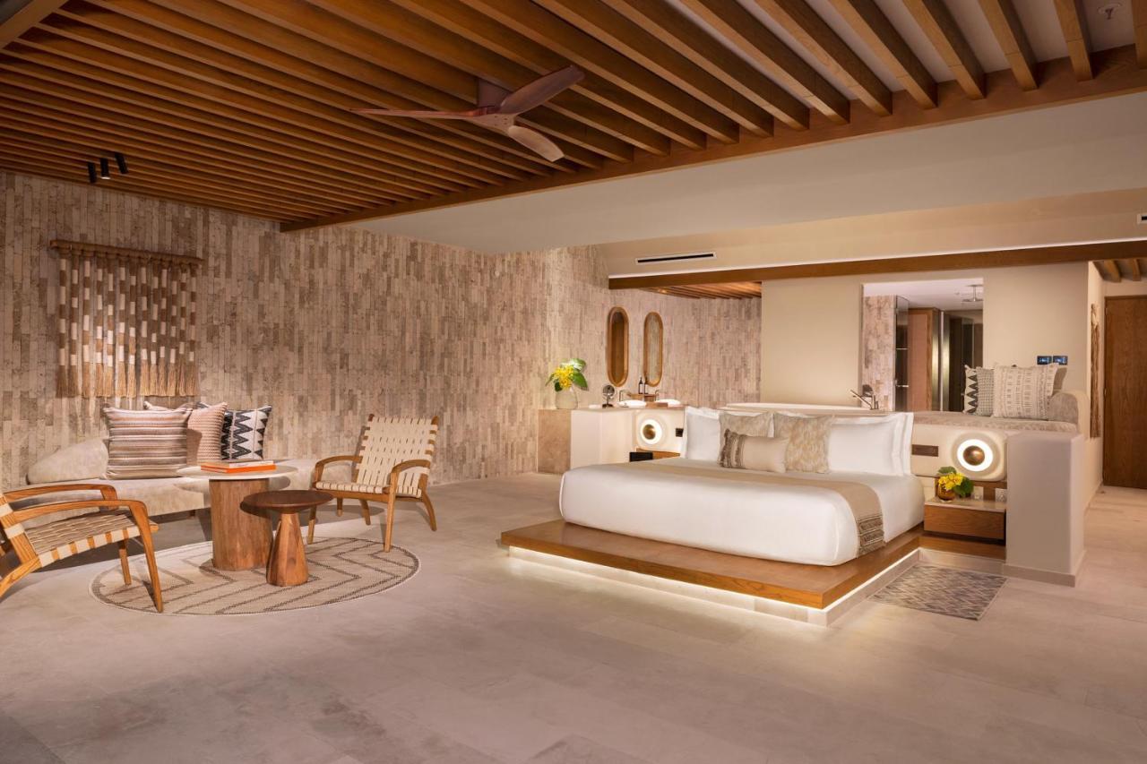 Oceanfront Honeymoon Suite