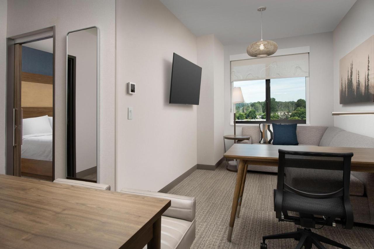 One-Bedroom King Suite with Sofa Bed - Hearing Accessible
