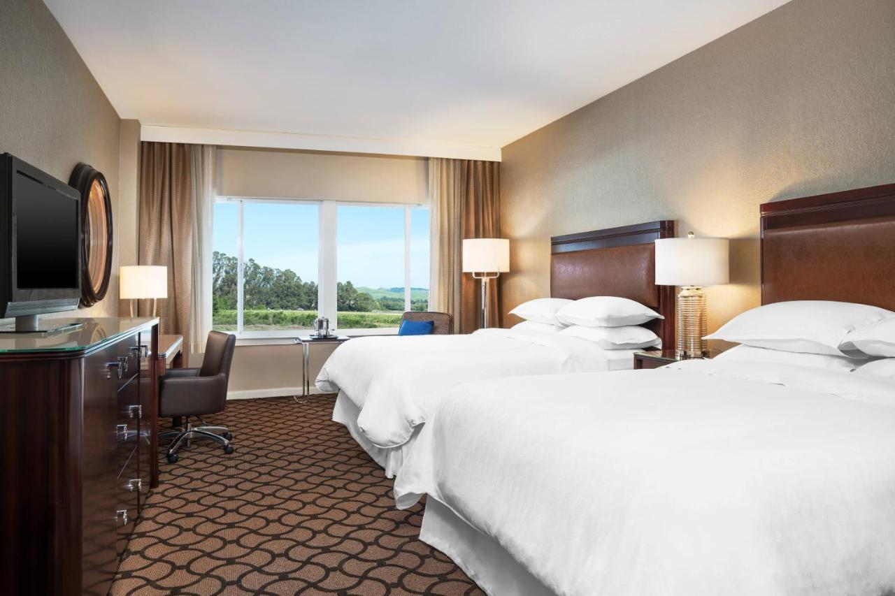 Queen Room with Two Queen Beds and Garden View