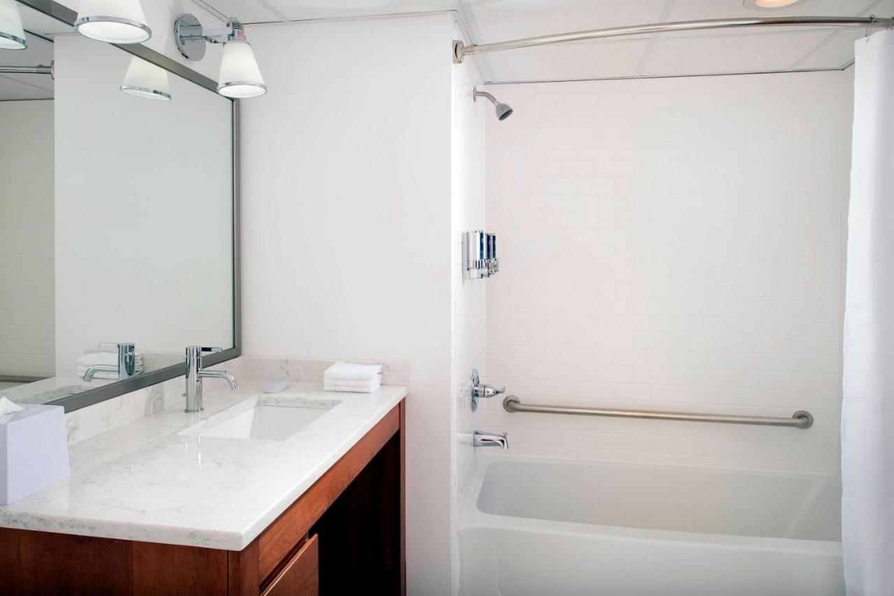 Suite, 2 Queen, Sofa bed, Oceanfront, High floor, Balcony