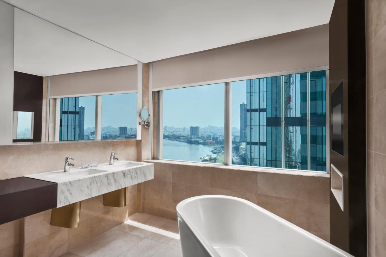 One bedroom Connecting Apartment, Concierge lounge access, 1 King
