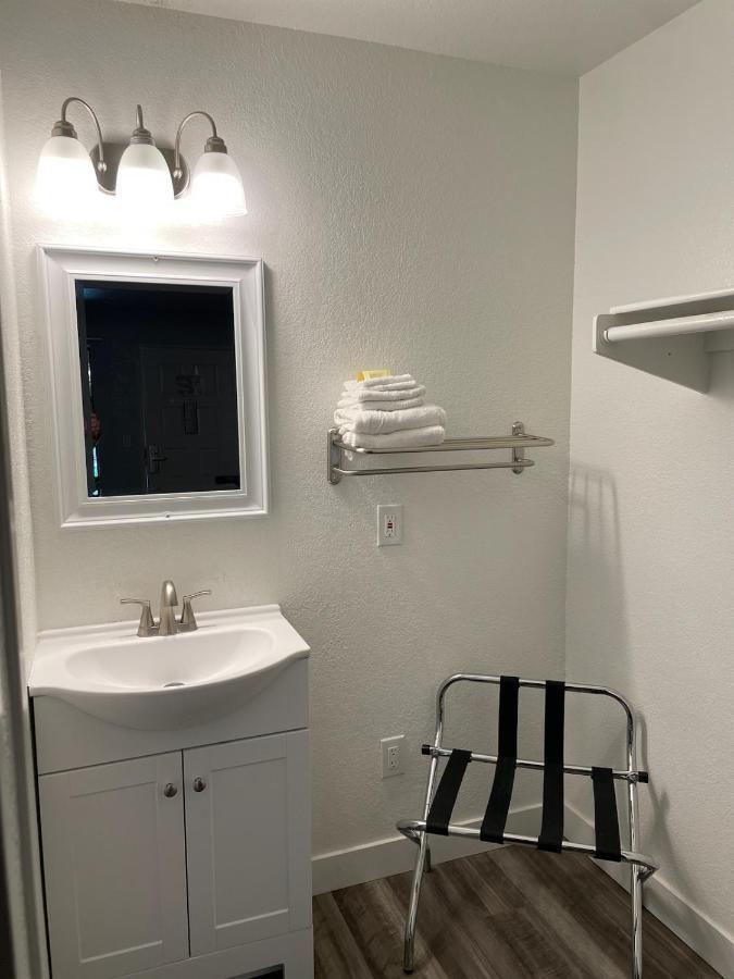 Queen Room - Non-Smoking