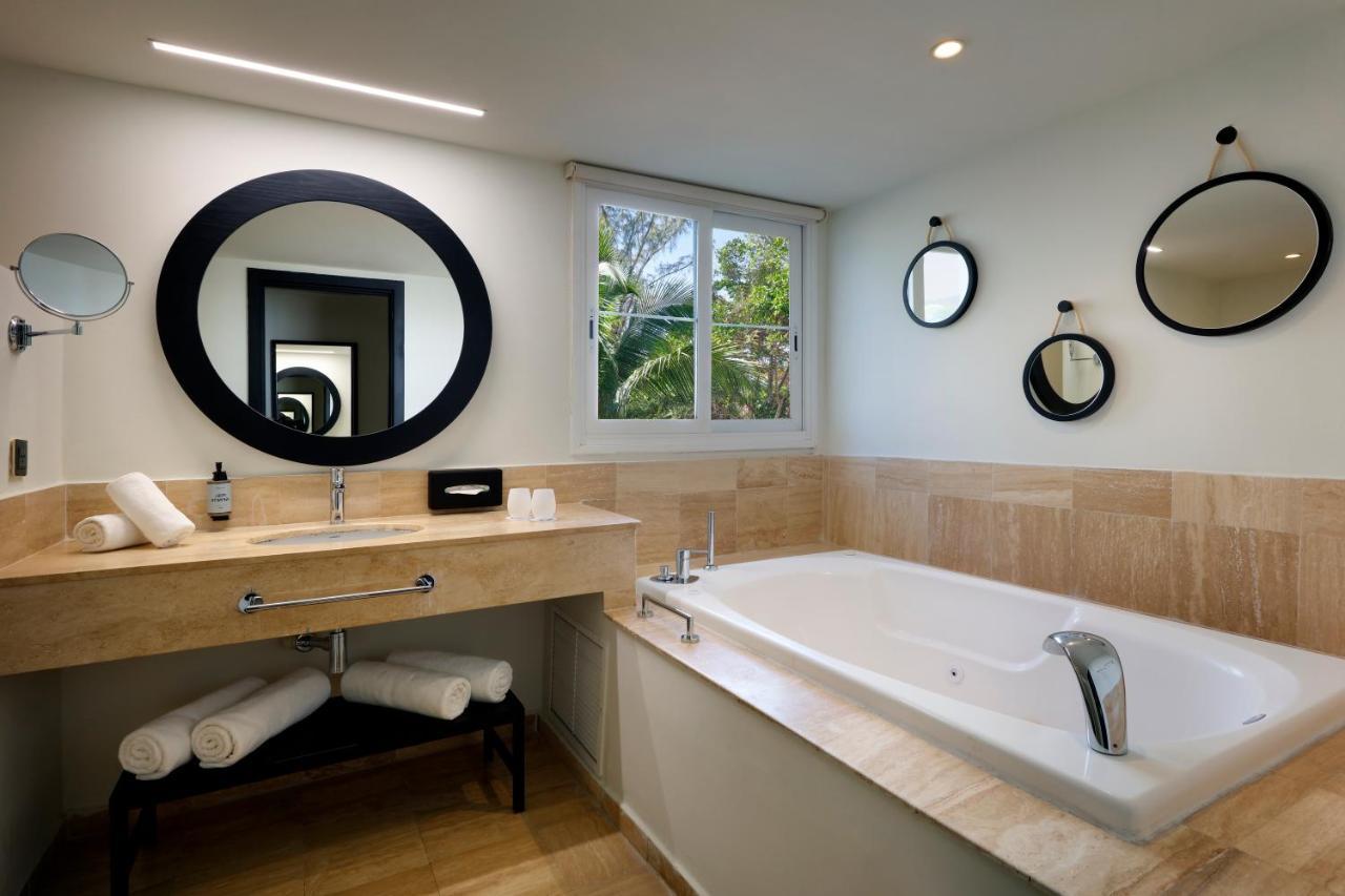 Junior Suite Poolside Ocean View