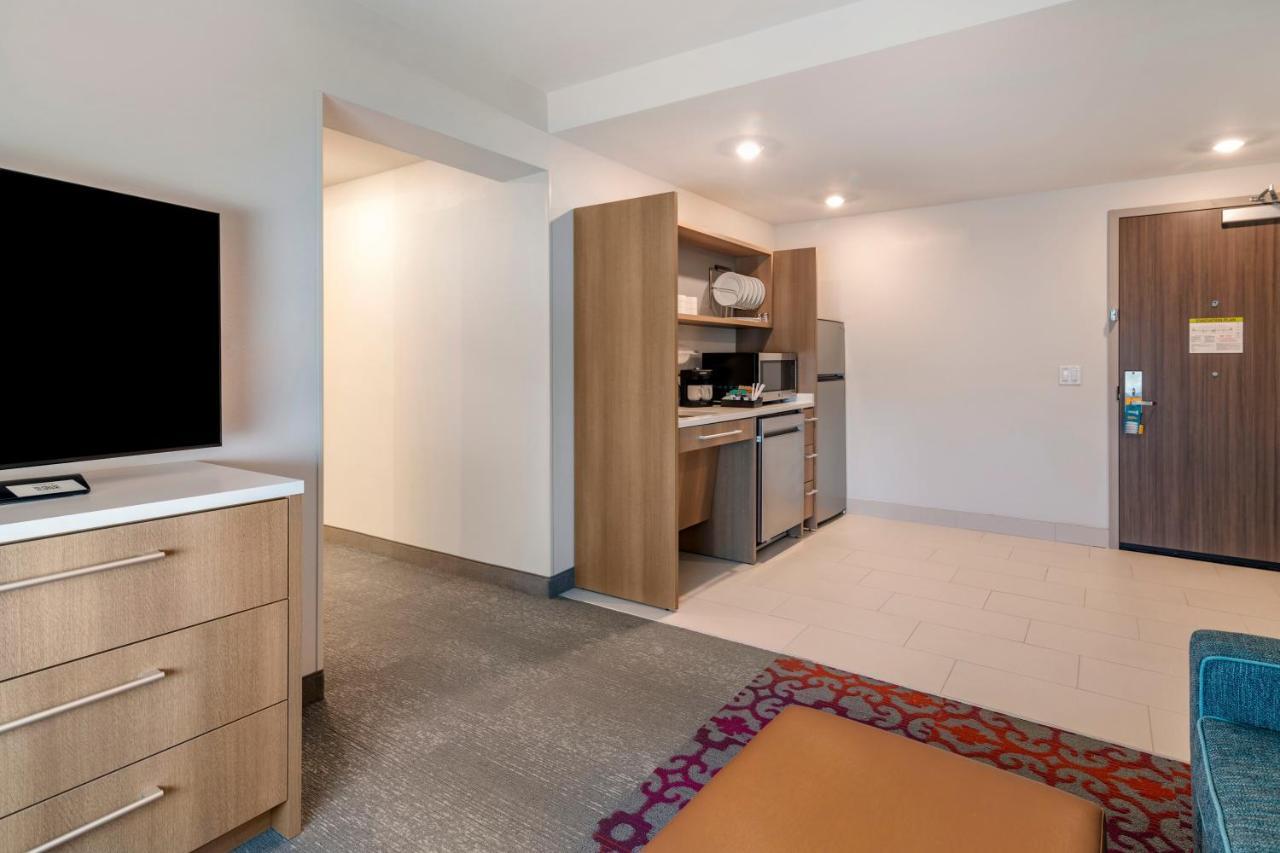 One-Bedroom Queen Suite with Two Queen Beds