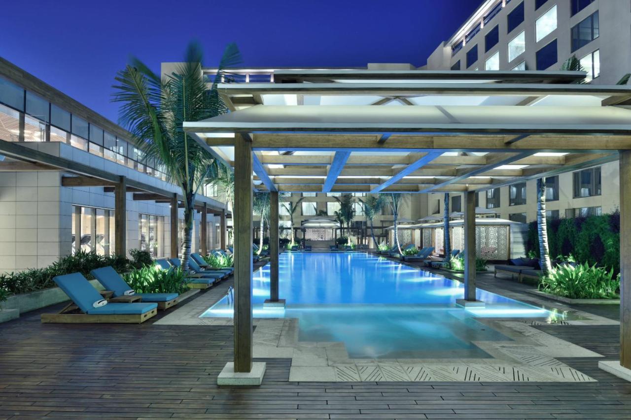 One-Bedroom Panoramic Suite - Executive Lounge Access & complimentary two-way airport transfers
