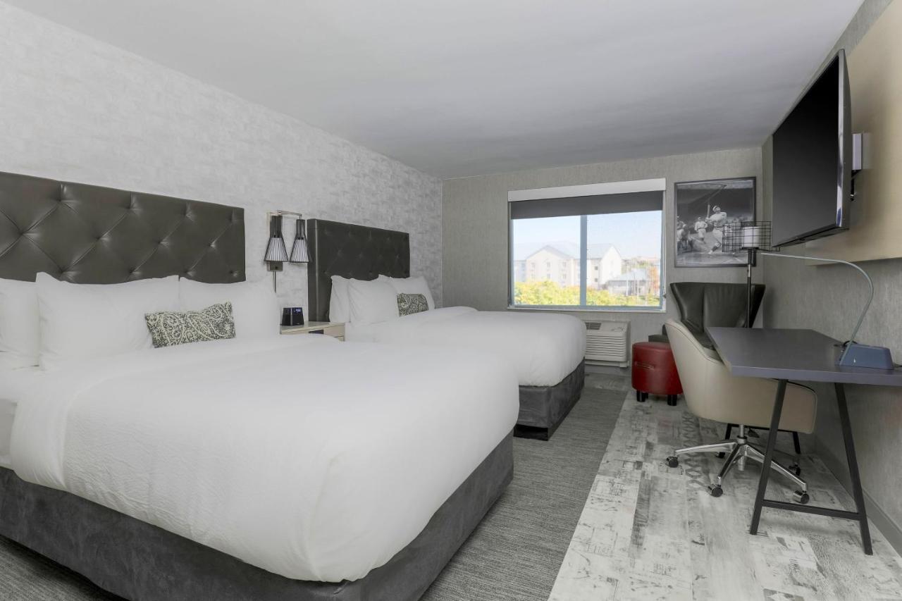 Traditional Guest room with 2 Queen Bed