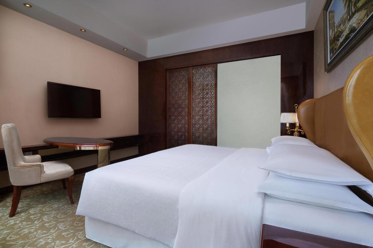 Club Superior King Room