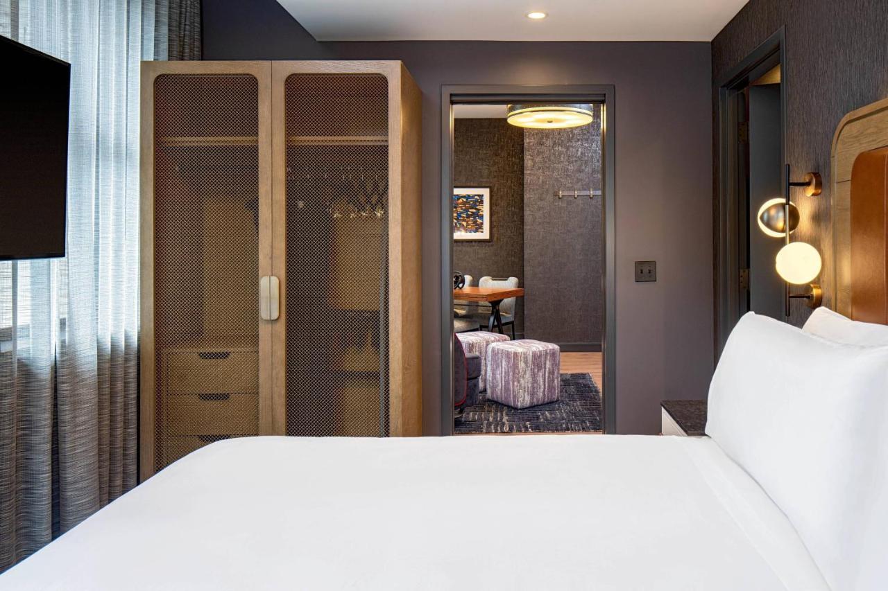 Junior Suite, 1 King,1413403232:JPEG