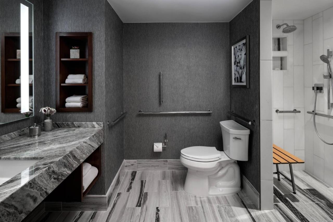 Guest Room, 1 King,1551083803:JPEG