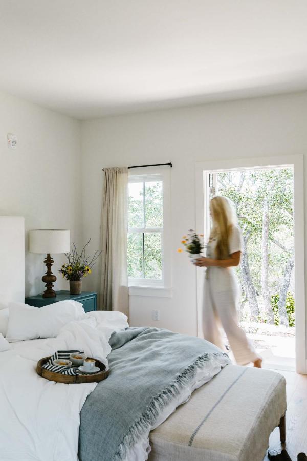 Deluxe Queen Suite