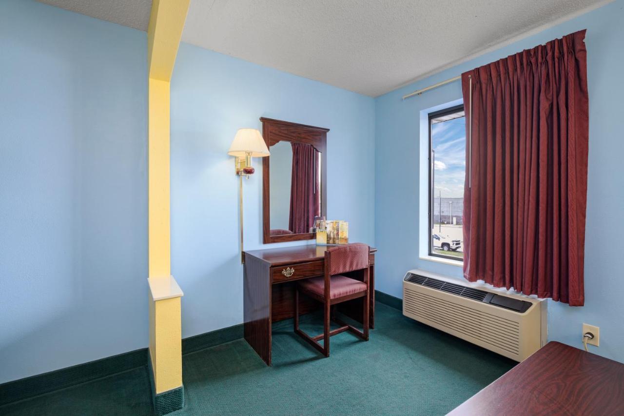 Deluxe King Room - Non-Smoking