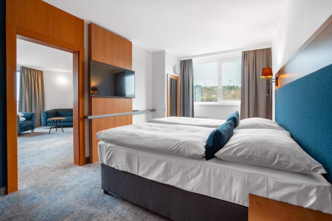 Classic Suite with Free Pool Access,1416636141:JPEG