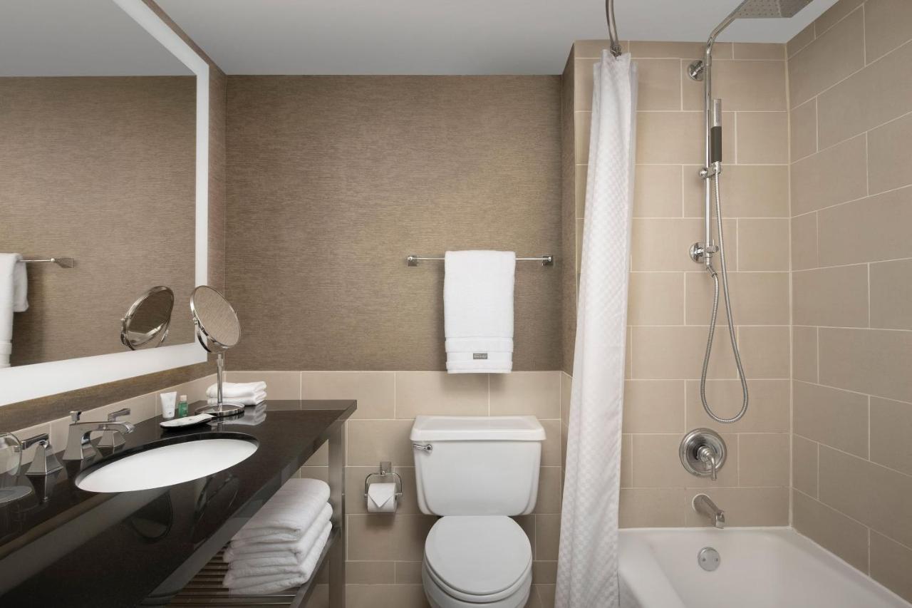 Queen Room with Two Queen Beds - Hearing Accessible