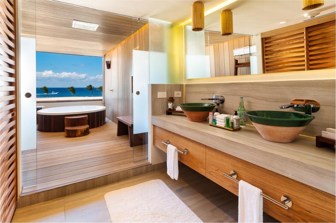 Two-Bedroom Suite with One King and Two Double Beds - Ocean View