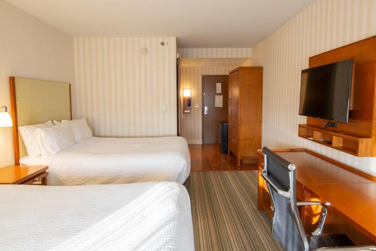 Standard Room with Two Queen Beds
