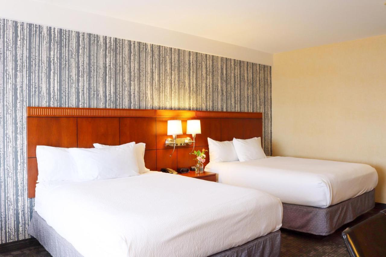 Queen Room with Two Queen Beds and City View,1421158110:JPEG