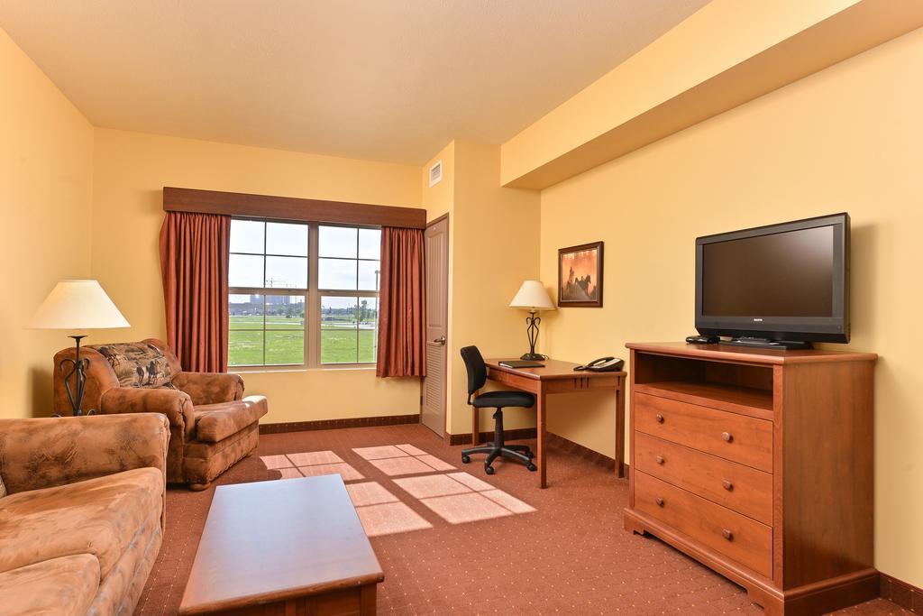 Two-Bedroom Suite with a King Bed and a Queen Bed - Non Smoking,255657365:JPEG