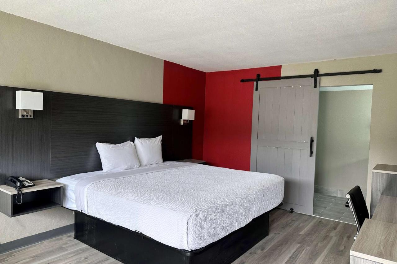 King Room - Upper Floor/Non-Smoking