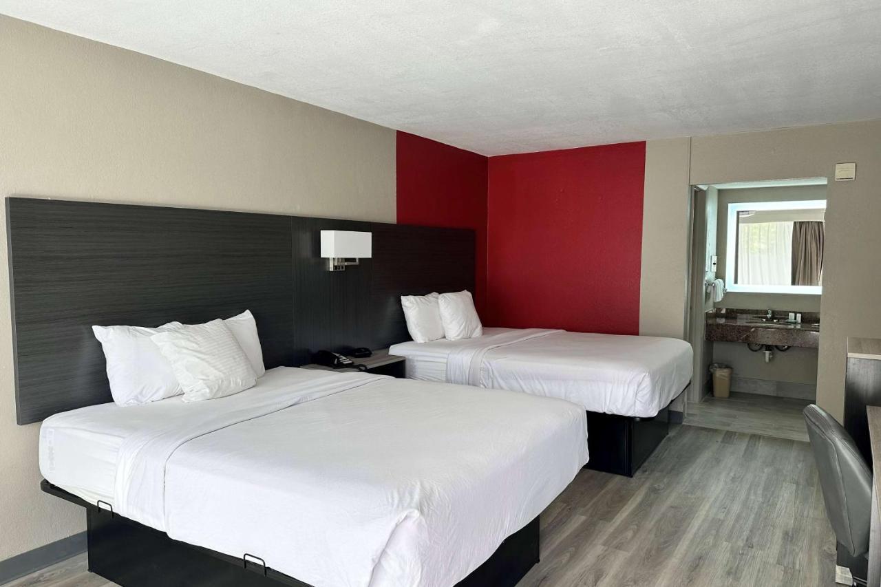 Queen Room with Two Queen Beds - Upper Floor/Non-Smoking