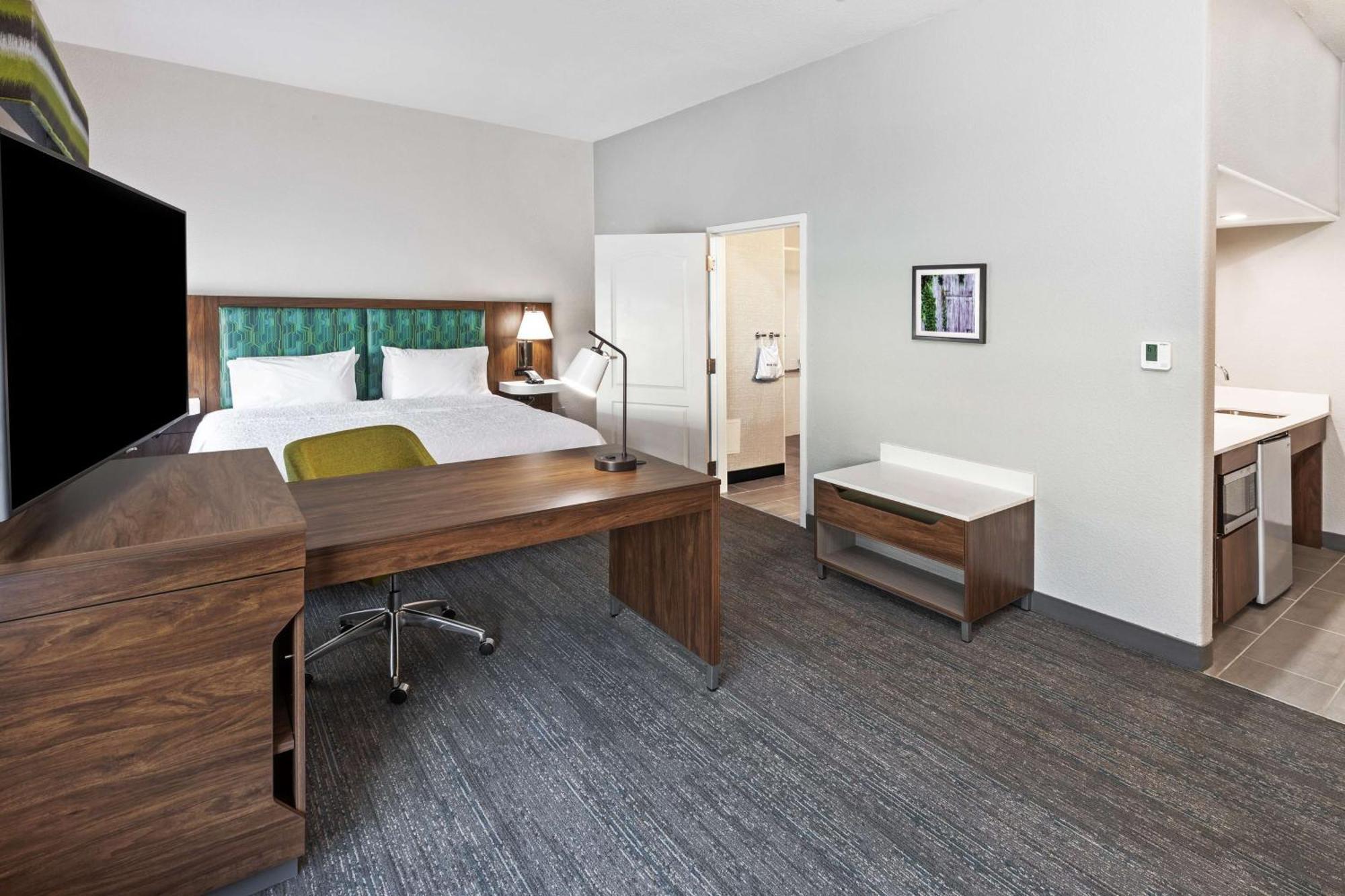 One-Bedroom King Suite - Non-Smoking