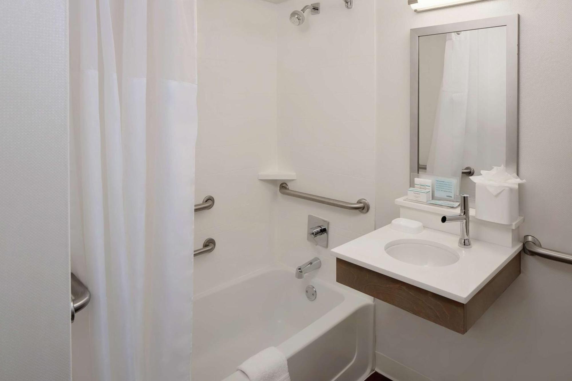 King Room - Mobility Access/Non-Smoking,1549721521:JPEG