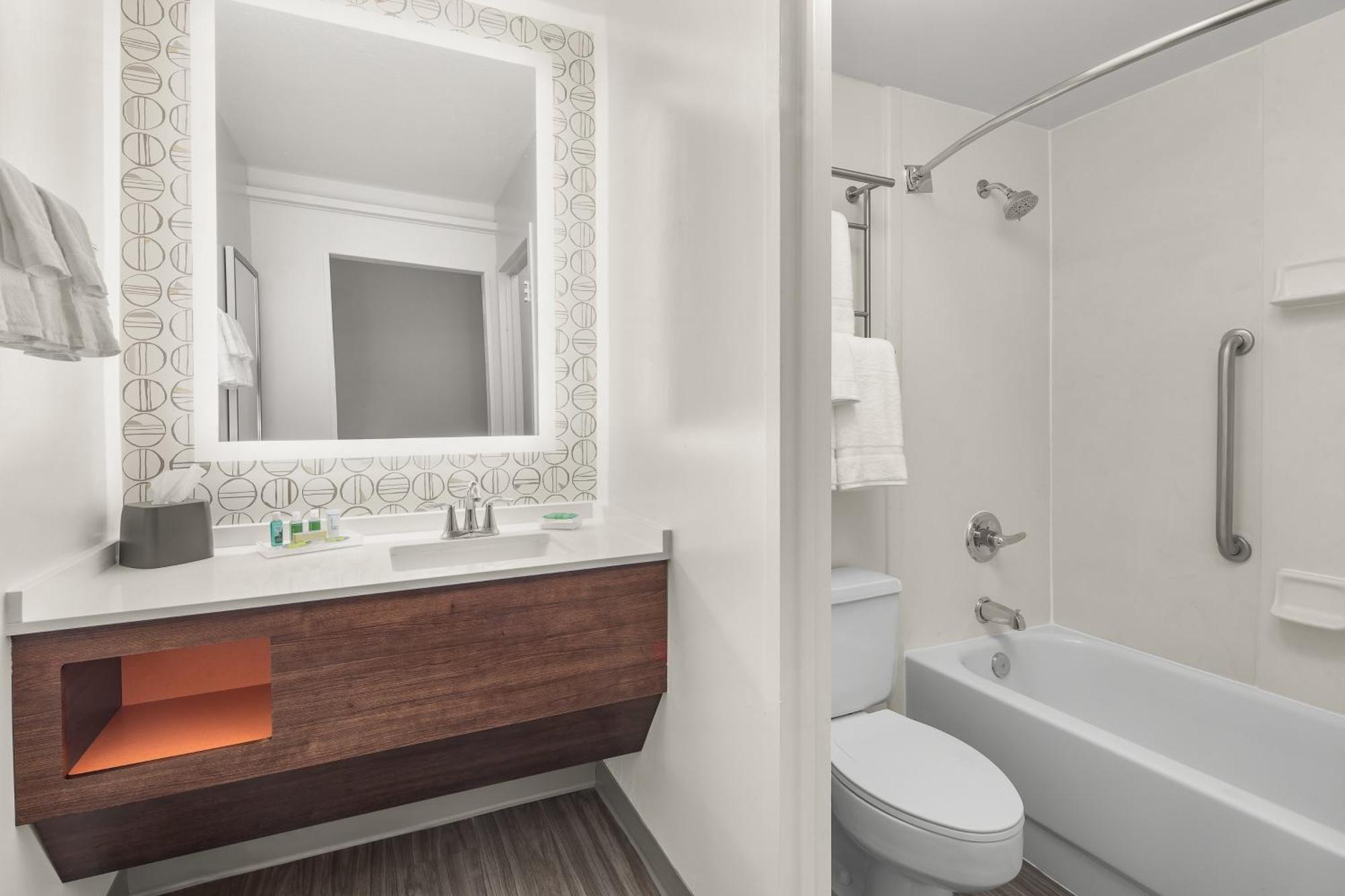 Standard King Room with Scenic View,1434807583:JPEG