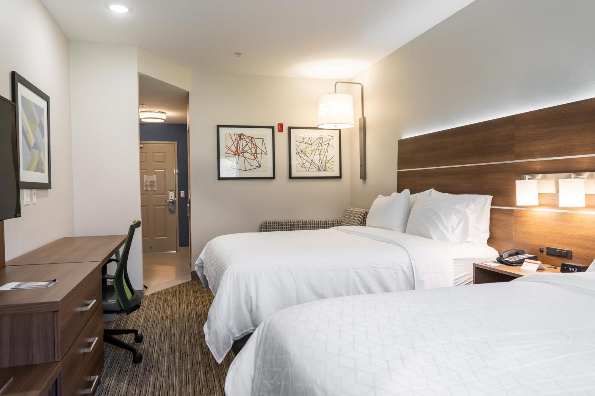 One-Bedroom Queen Suite with Two Queen Beds