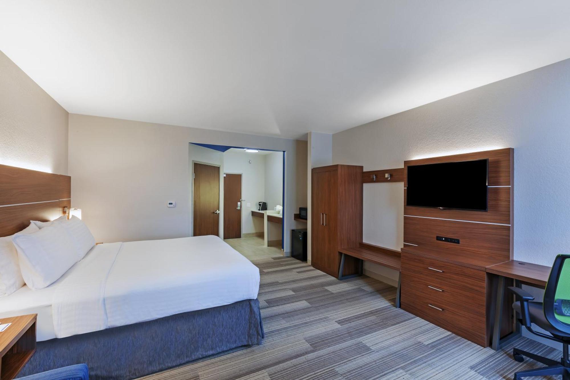 Standard King Room with Mobility Accessible Tub