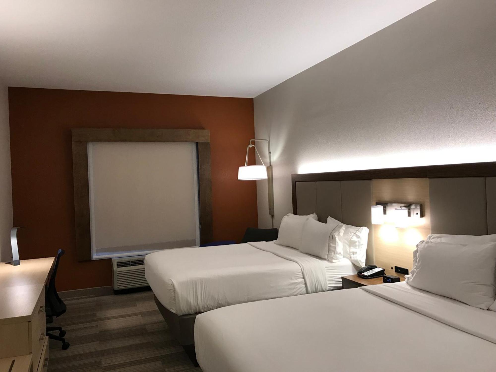 Standard Queen Room with Two Queen Beds