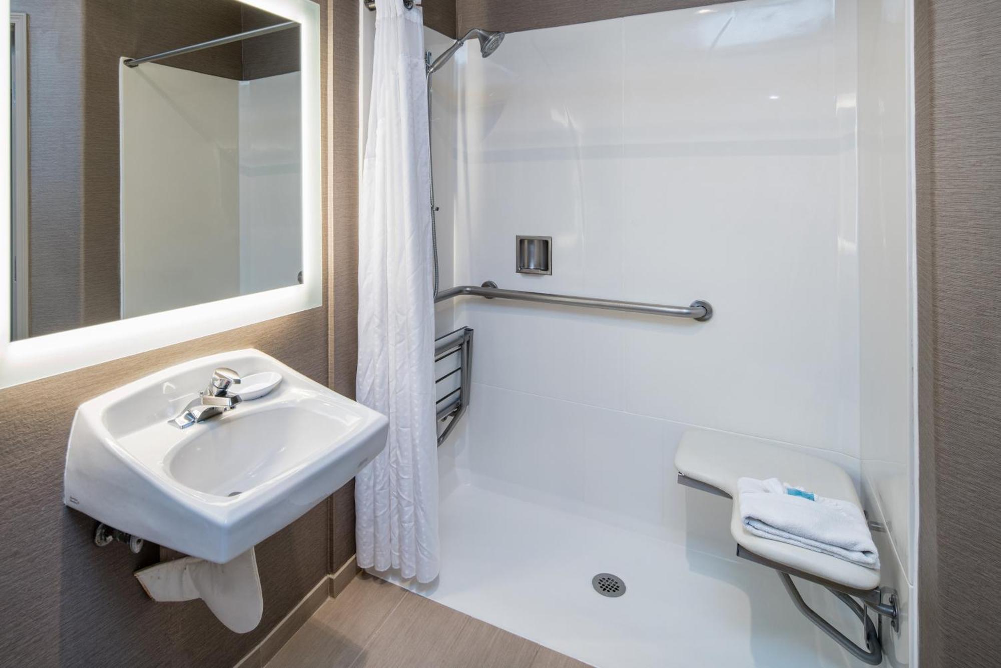 Standard Queen Room with Two Queen Beds and Mobility Accessible Roll-In Shower
