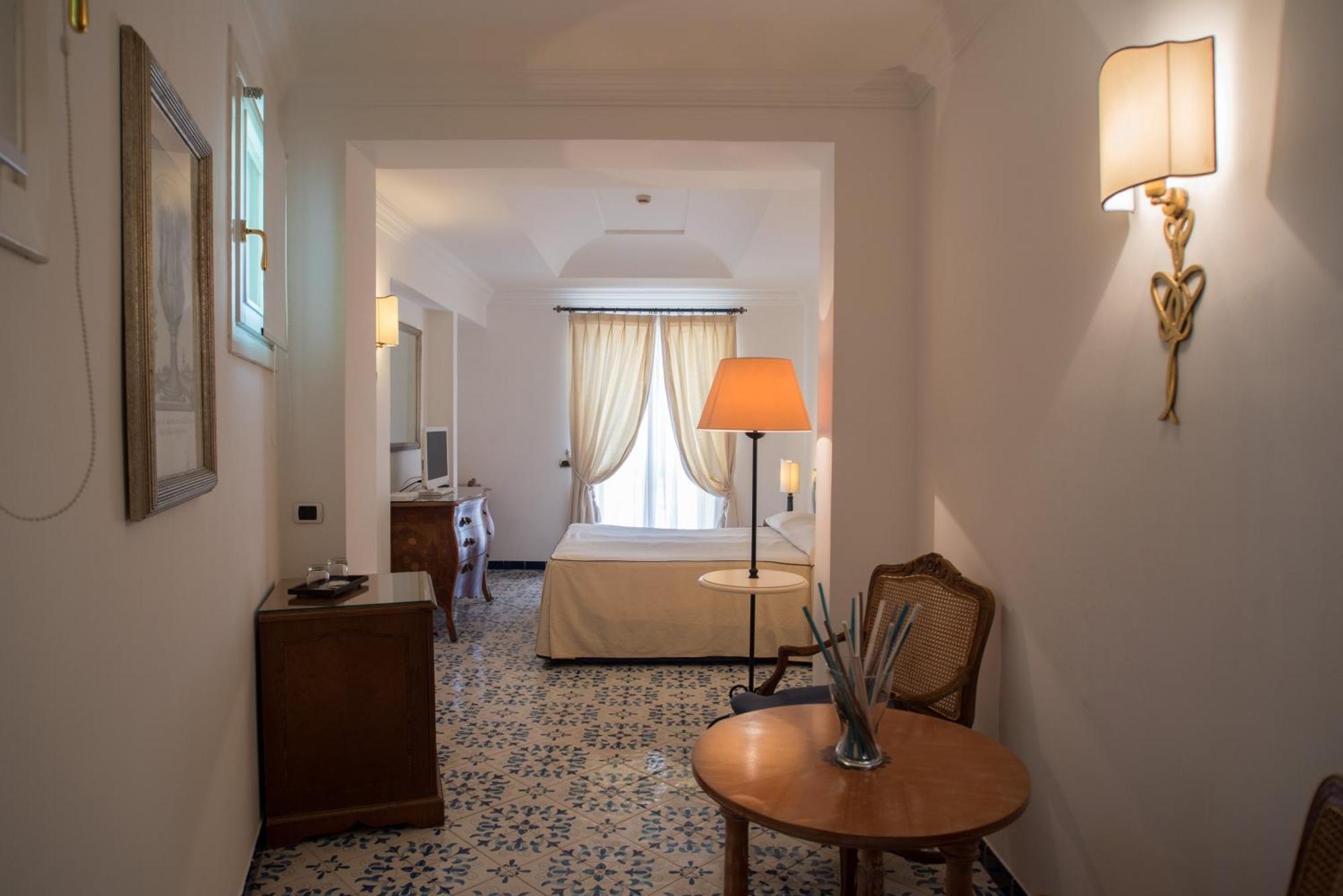 Deluxe Quadruple Room with Partial Sea View