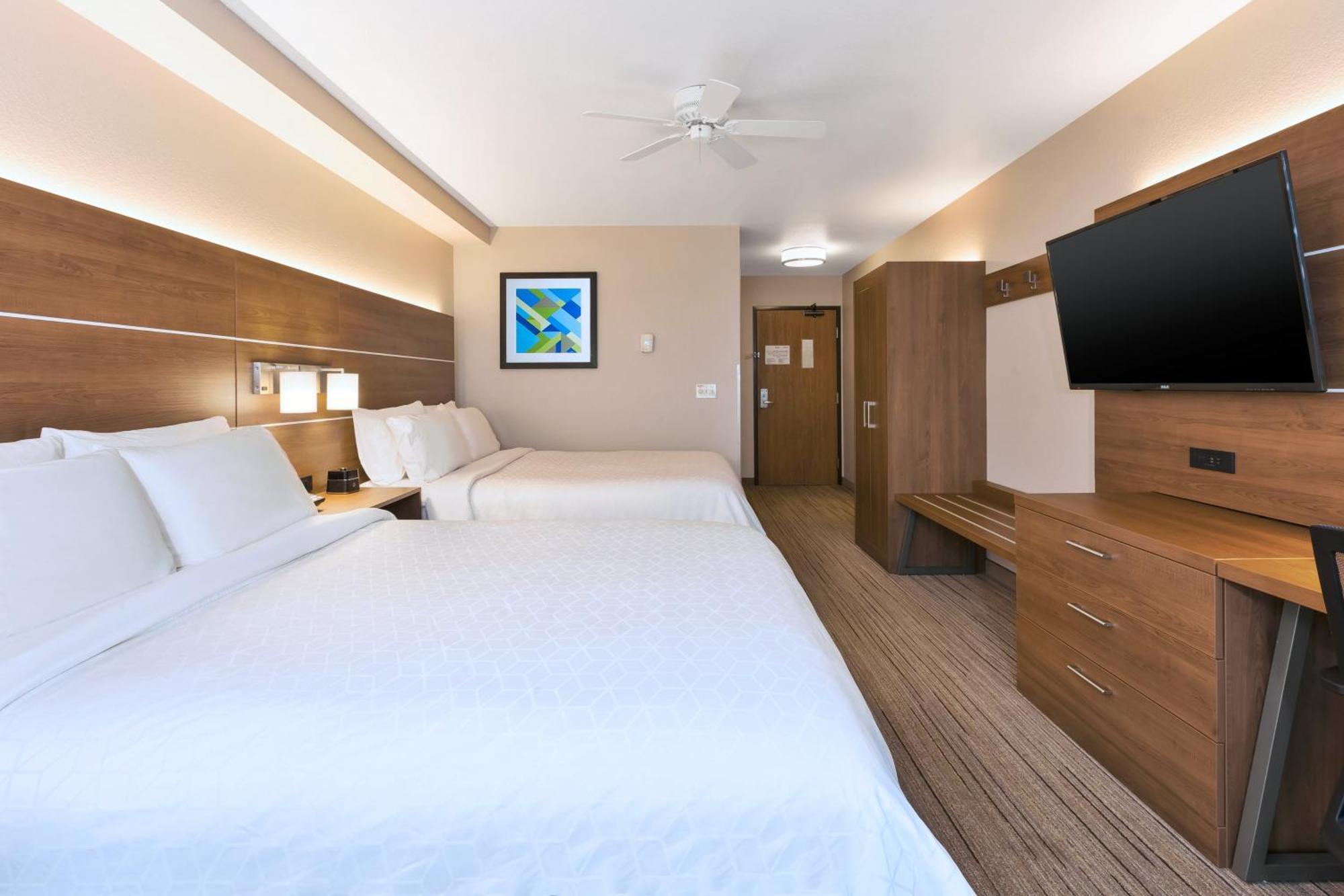 Queen Suite with Two Queen Beds,1439413264:JPEG