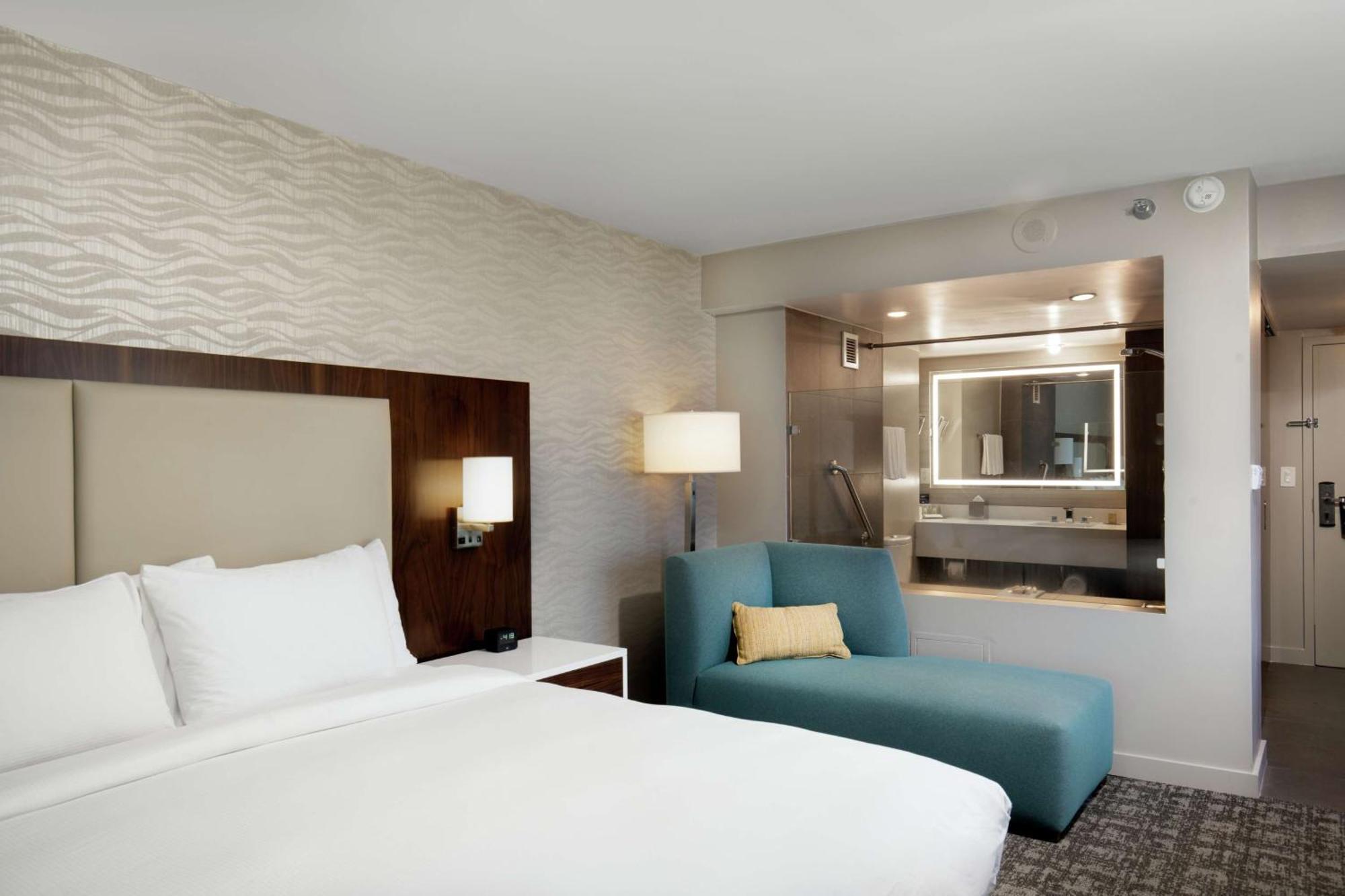 King Room with Bath Tub - Non-Smoking