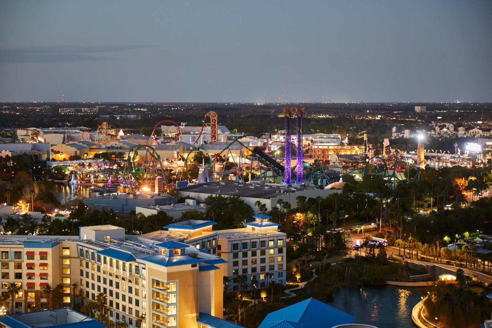 Deluxe King Room (Includes Early Park Admission*)