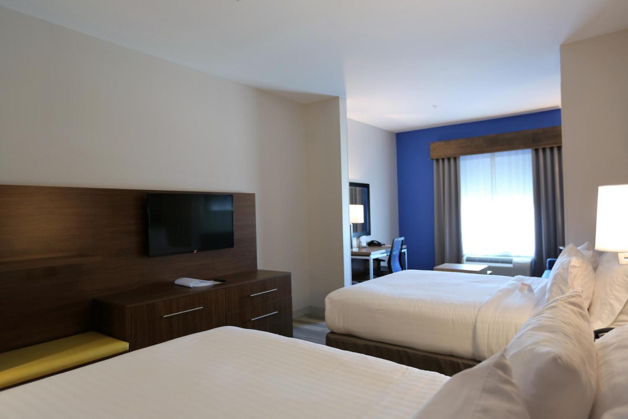 Room with Two Beds - Hearing Accessible - Non-Smoking