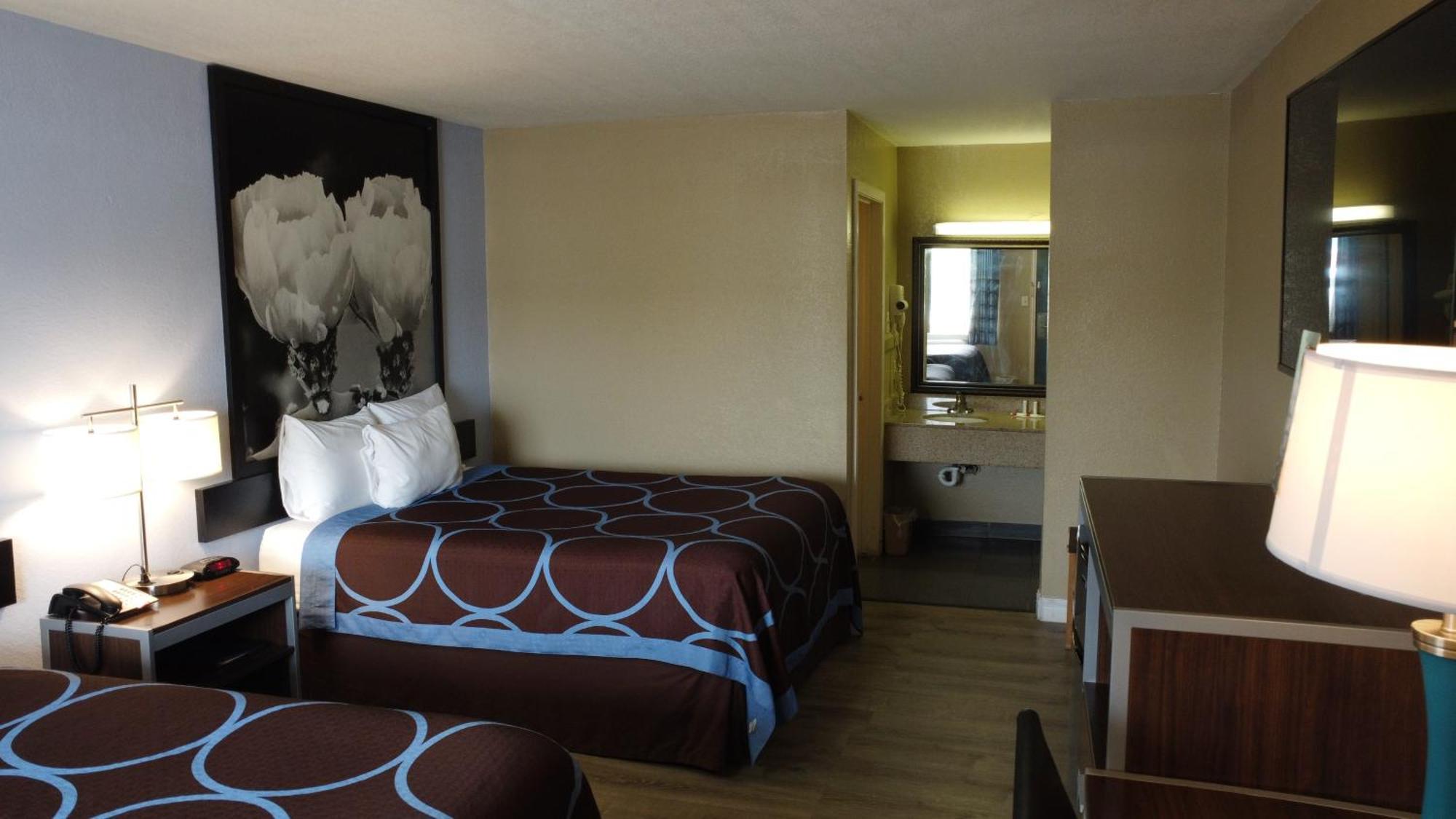 Queen Room with Two Queen Beds - Non-Smoking