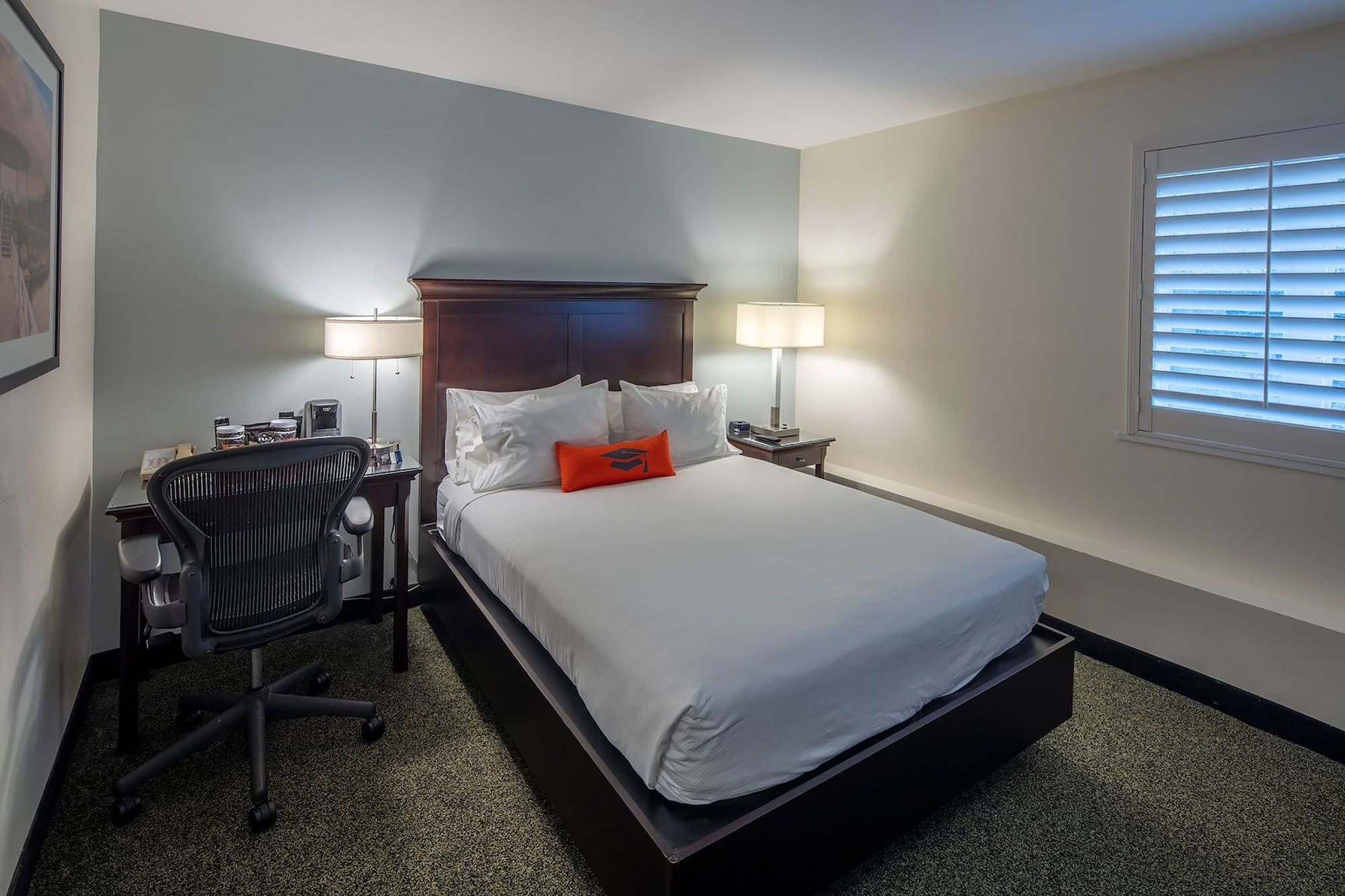 1 Queen Bed, Mobility Accessible Room, Non-Smoking