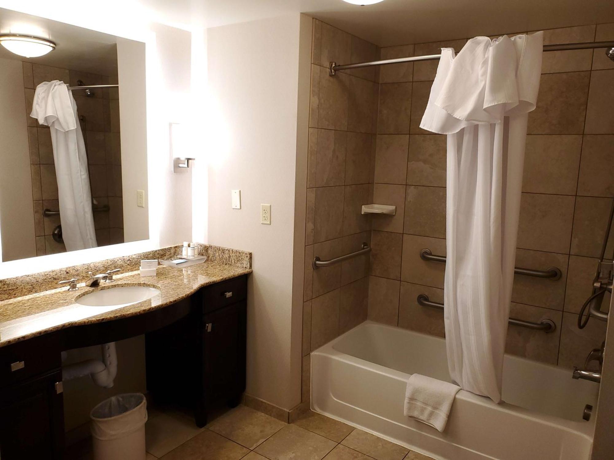 King Suite with Accessible Tub - Mobility and Hearing Access/Non-Smoking