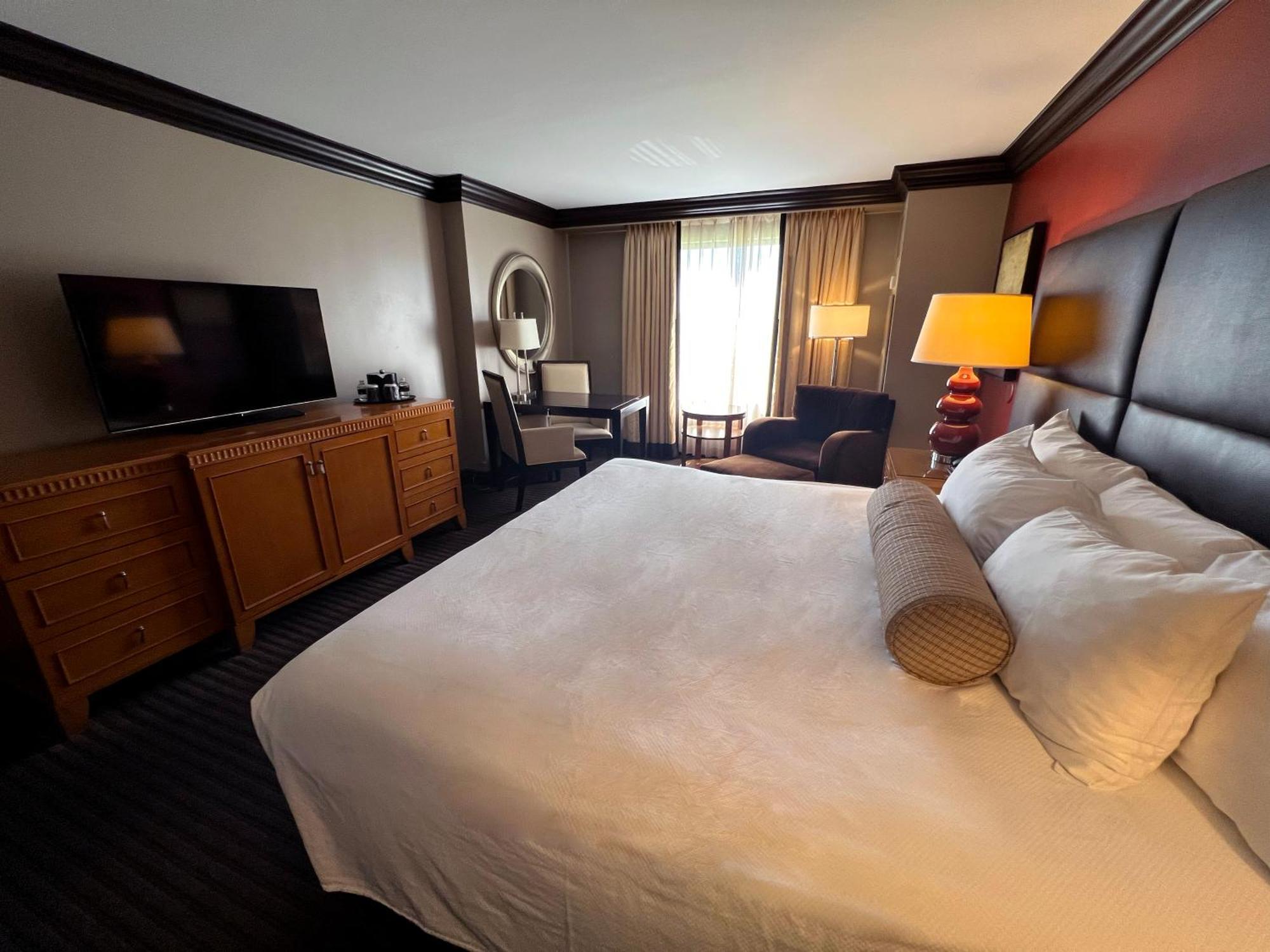 Deluxe King Smoking,1523760274:JPEG