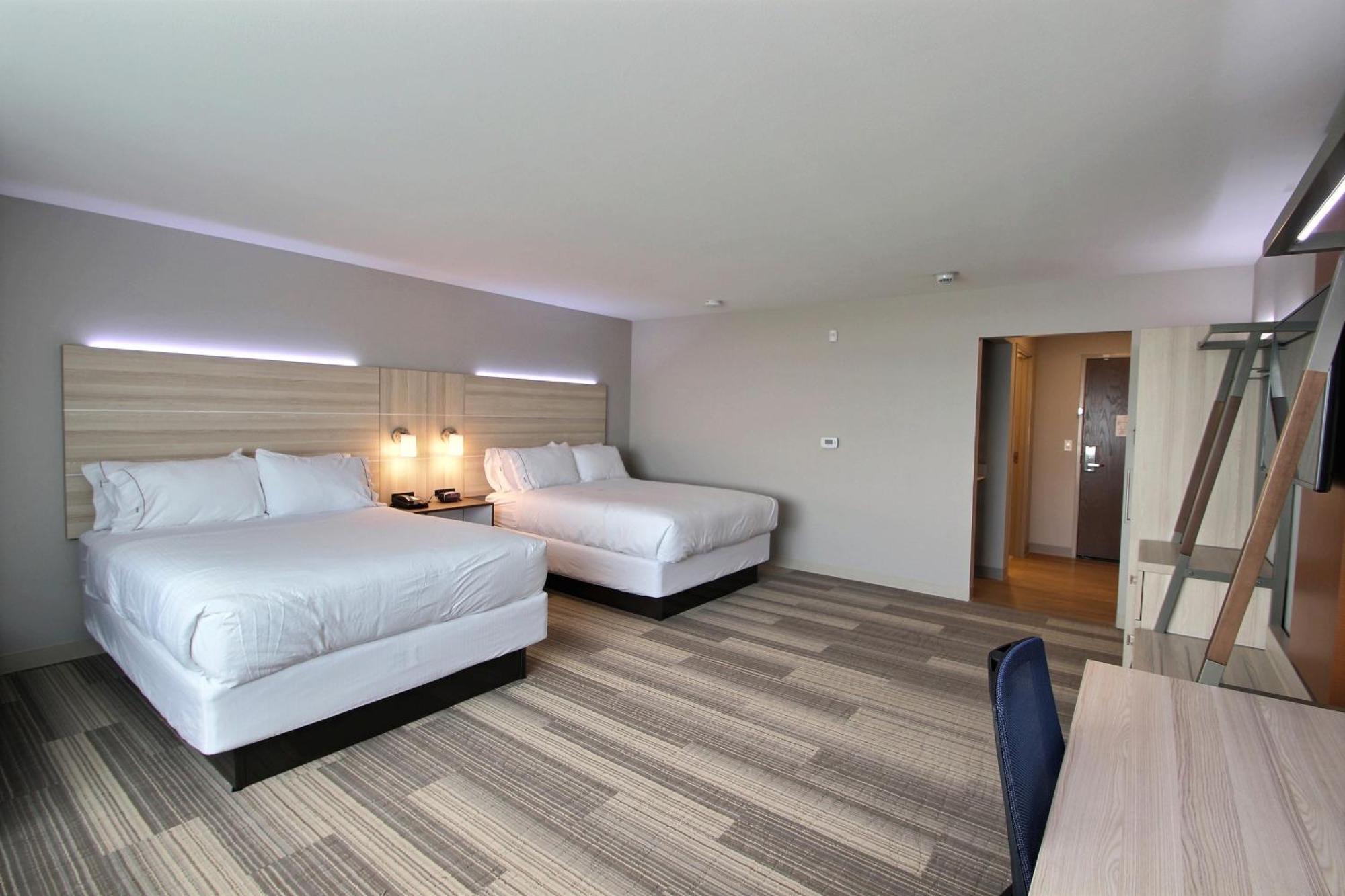Standard Room with Two Queen Beds