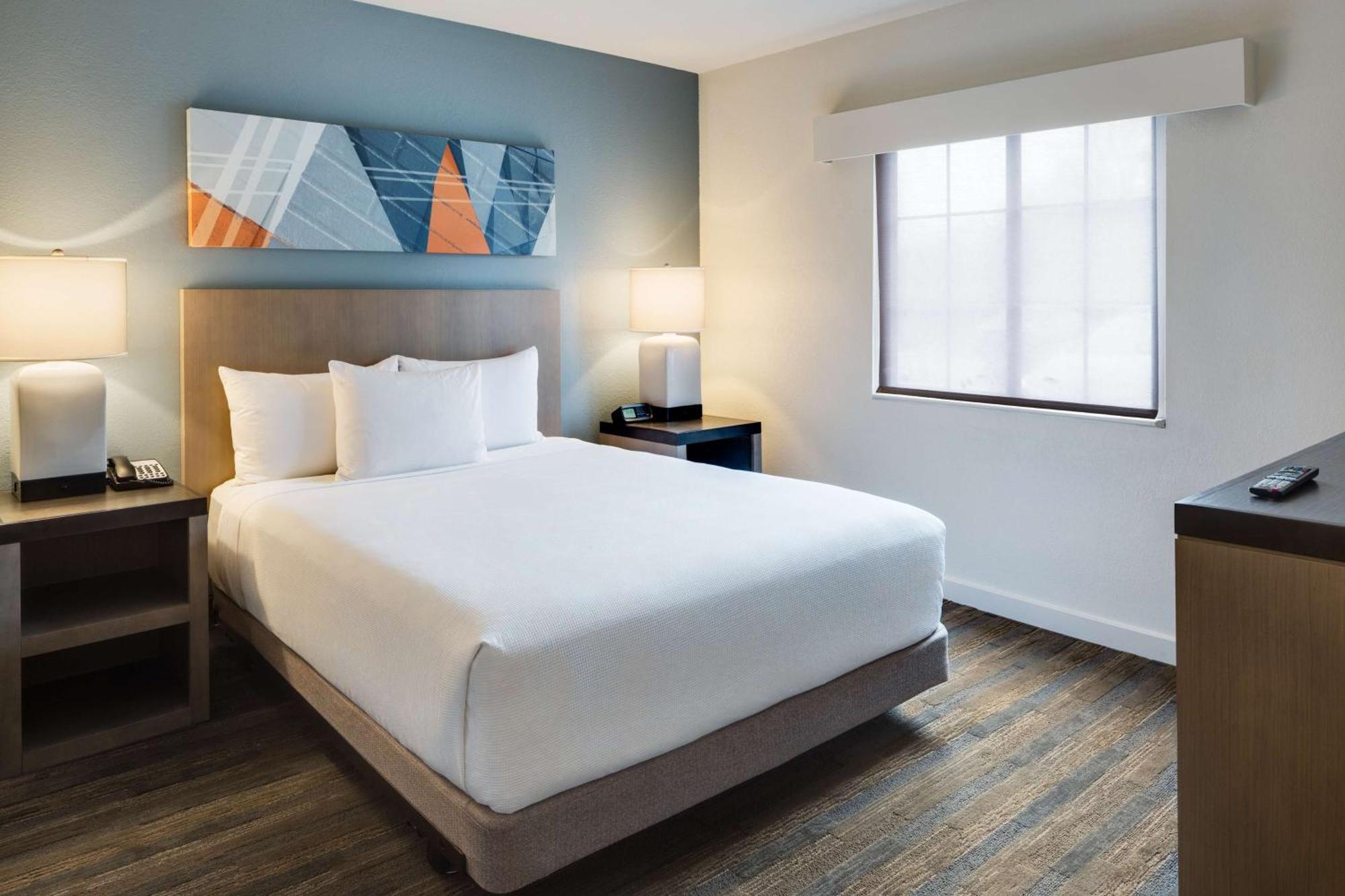 Queen Room with Accessible Shower - Disability Access